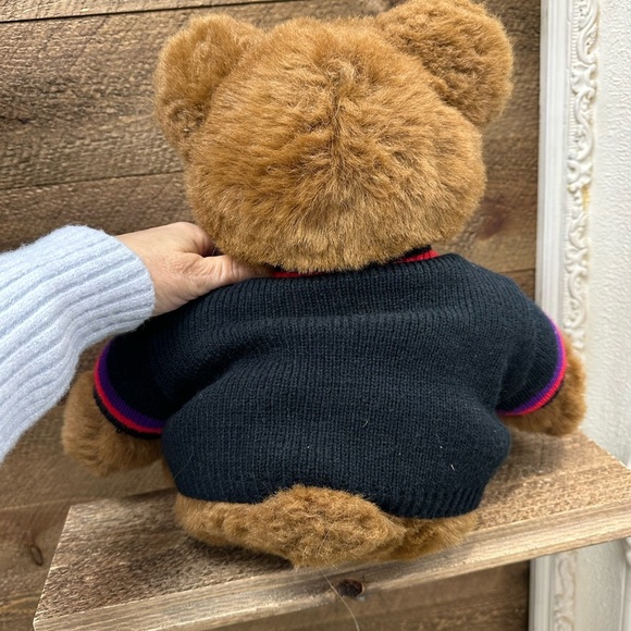 Gund 1988 Large 19 inch Collectors Classic Brown Furry Bear Sweater with Patch - Picture 5 of 9